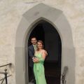 02_Brautpaar im Eingang zum Schloss